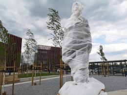 Wszyscy chcą "odsłonić" pomnik Pileckiego. Kto pociągnie "za sznurki"?