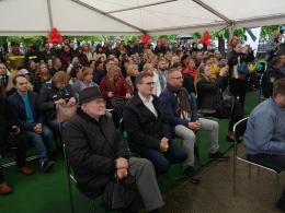 Jurek Owsiak w Opolu. Założyciel WOŚP odebrał odznakę "Za zasługi dla Miasta Opola"