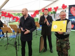 Jurek Owsiak w Opolu. Założyciel WOŚP odebrał odznakę "Za zasługi dla Miasta Opola"