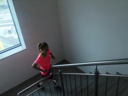 Studenci pokazali kondycję na "Niechcic Tower Run". 11 pięter poniżej minuty!