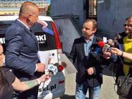 Sprzeczka pod biurem poselskim Janusza Kowalskiego. Chodzi o kłamstwa
