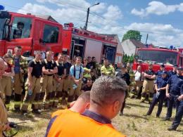 Na niestrzeżonym przejeździe kolejowym, pociąg uderzył w autobus szkolny - to tylko ćwiczenia