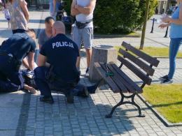Senior stracił przytomność na oleskim rynku. Na pomoc ruszyły służby
