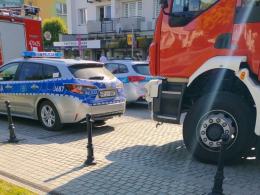 Senior stracił przytomność na oleskim rynku. Na pomoc ruszyły służby