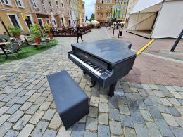 Na Rynku stanął wielki fortepian
