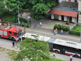 Zderzenie autobusu z osobówką w centrum miasta