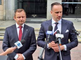 Janusz Kowalski o fladze LGBT na Ratuszu: "Arkadiuszu wstydź się!"