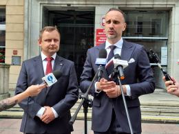 Janusz Kowalski o fladze LGBT na Ratuszu: "Arkadiuszu wstydź się!"