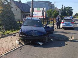 19-latek z zakazem prowadzenia pojazdów, ucieczkę przed policjantami zakończył na ogrodzeniu
