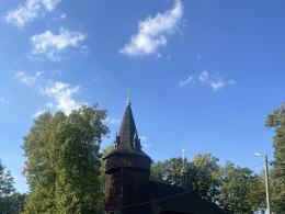 Jedzie przez Polskę na rowerze zachęcając do wsparcia schroniska w Opolu