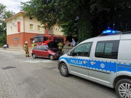 Bodzanów: Kierujący samochodem osobowym wjechał w mur