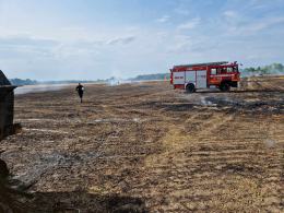Pożar ścierniska i prasy do słomy w gminie Otmuchów