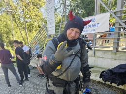 Z kamionki Piast nurkowie wyciągnęli pralkę Franię