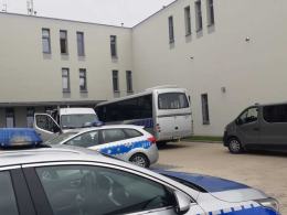 Wpadł przez brak świateł - przewoził 27 nielegalnych migrantów
