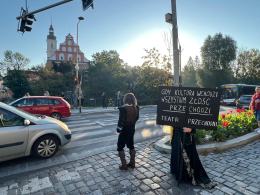 Uliczny teatr o bezpieczeństwie wspólnie z opolskimi policjantami