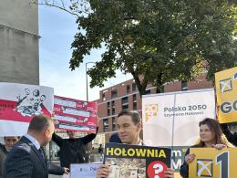 Ring wyborczy rozgrzewa się. Starcie PiS - Trzecia Droga na konferencji prasowej