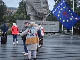 Tak świętowali niedzielny wynik wyborów na placu Wolności