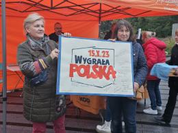 Tak świętowali niedzielny wynik wyborów na placu Wolności