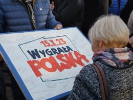 Tak świętowali niedzielny wynik wyborów na placu Wolności