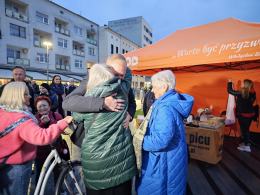 Tak świętowali niedzielny wynik wyborów na placu Wolności
