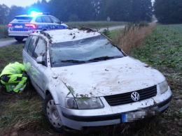 56-latek z dożywotnim zakazem prowadzeniem pojazdów i promilami, dachował w Wolęcinie