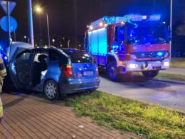 Na rondzie "prosto". Wypadek koło Castoramy