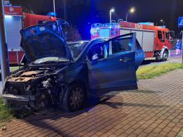 Na rondzie "prosto". Wypadek koło Castoramy