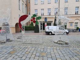Za blisko 2 tygodnie Jarmark Bożonarodzeniowy. Trwają przygotowania na opolskim rynku