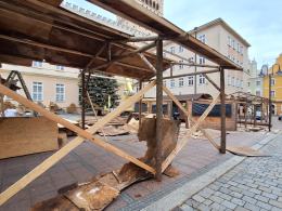 Za blisko 2 tygodnie Jarmark Bożonarodzeniowy. Trwają przygotowania na opolskim rynku