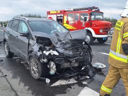 Dwie osobówki i ciężarówka zderzyły się w Opolu-Wrzoskach. Tworzą się ogromne korki