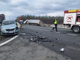 Dwie osobówki i ciężarówka zderzyły się w Opolu-Wrzoskach. Tworzą się ogromne korki