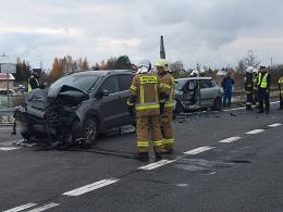 Dwie osobówki i ciężarówka zderzyły się w Opolu-Wrzoskach. Tworzą się ogromne korki