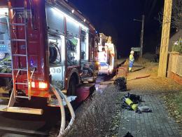 Pożar w lakierni w Dobrodzieniu. W akcji kilkanaście zastępów straży