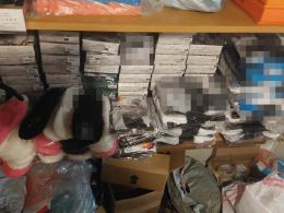 Kolejne uderzenie w handlarzy podróbkami - 3 tysiące osób oszukanych