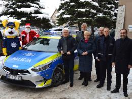 Kluczborscy policjanci otrzymali prezent na Mikołaja