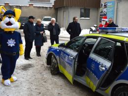 Kluczborscy policjanci otrzymali prezent na Mikołaja