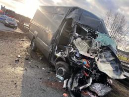 Wypadek na autostradzie A4. Bus najechał na ciężarówkę