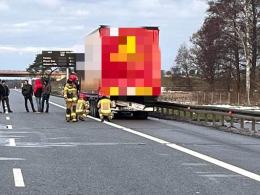 Wypadek na autostradzie A4. Bus najechał na ciężarówkę