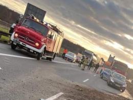 Wypadek na autostradzie A4. Bus najechał na ciężarówkę