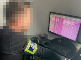 Tysiące kart sim do popełniania przestępstw. Zatrzymano trzy osoby