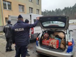 Policjanci z pomocą porzuconym zwierzakom