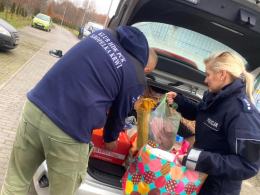Policjanci z pomocą porzuconym zwierzakom