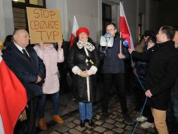 Protest pod opolską TVP. "Zamach na rzetelne, polskie, wolne media"