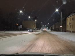 Trudne, zimowe warunki na opolskich drogach. Gdzie są służby?