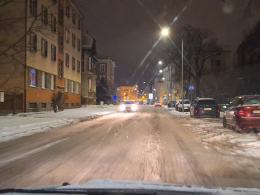 Trudne, zimowe warunki na opolskich drogach. Gdzie są służby?