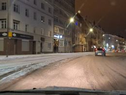 Trudne, zimowe warunki na opolskich drogach. Gdzie są służby?