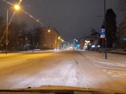 Trudne, zimowe warunki na opolskich drogach. Gdzie są służby?