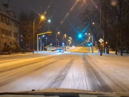 Trudne, zimowe warunki na opolskich drogach. Gdzie są służby?