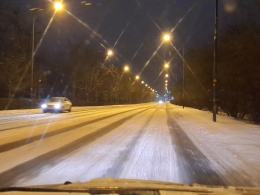 Trudne, zimowe warunki na opolskich drogach. Gdzie są służby?