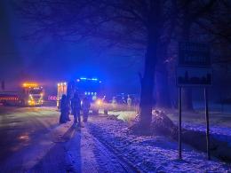 Wypadek w Grabicach: Samochód BMW wypadł z drogi